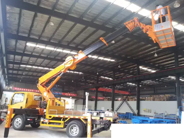高空作業(yè)車