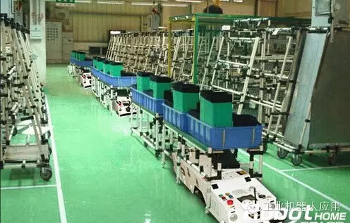 自行化無人搬運(yùn)車在工廠車間中的應(yīng)用