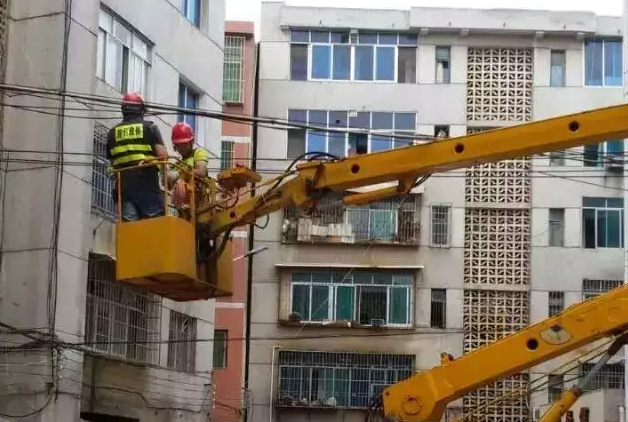 高空作業(yè)平臺(tái)