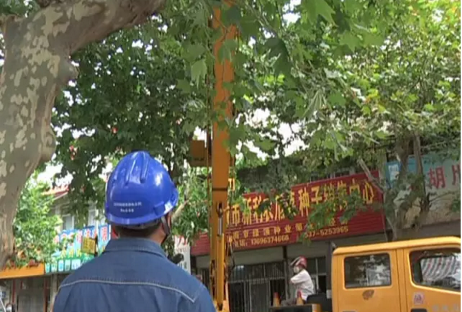 高空作業(yè)車